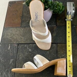 Onex Women's White and Tan Sandals size‎ 8 like new